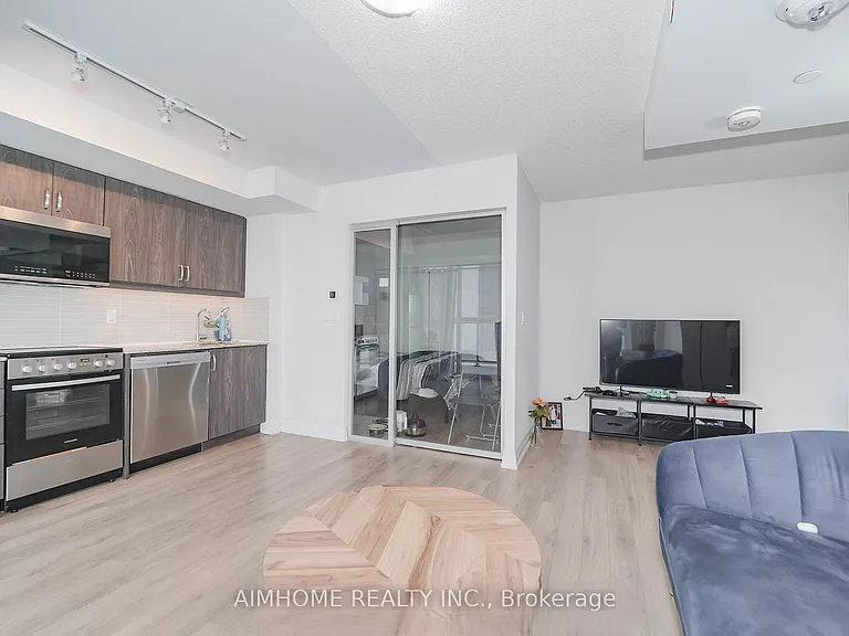 20 Meadowglen Pl #226 — Photo 8
