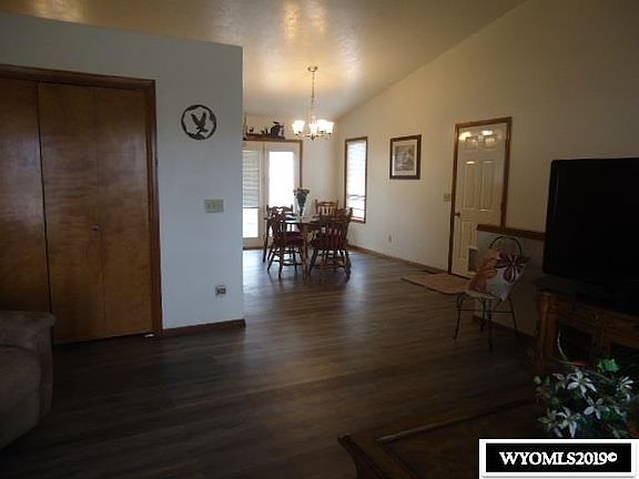 5th image of 318 College Ln