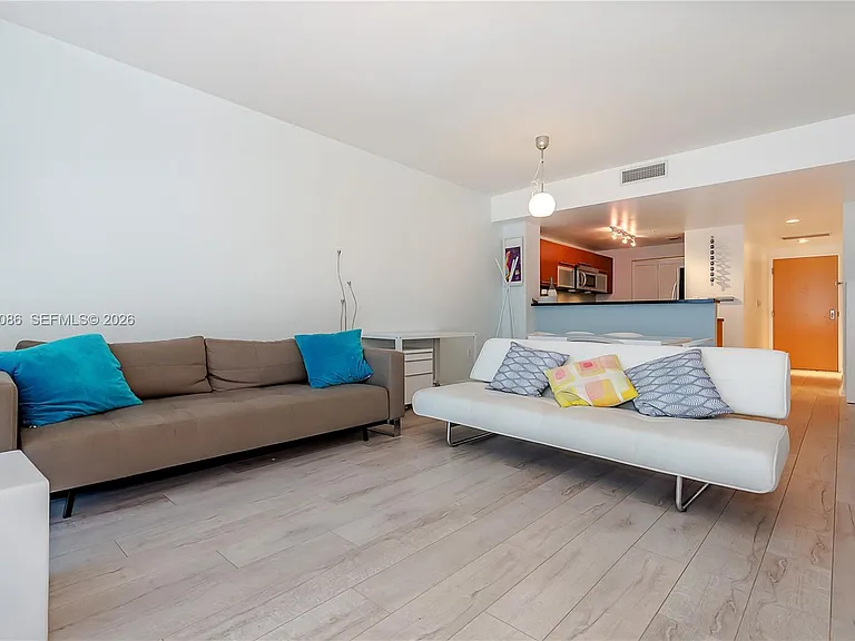 253 NE 2nd St #907 — Photo 2