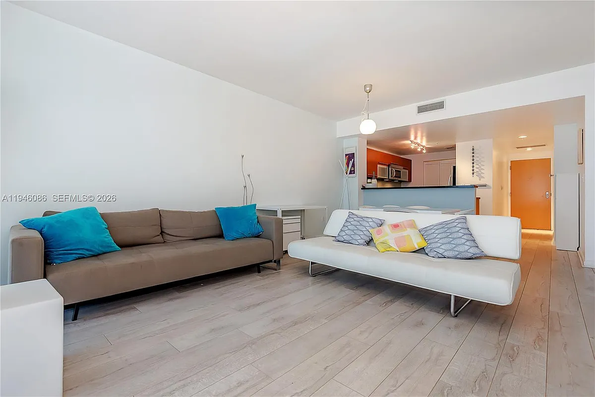 Photo 2 of 26 - 253 NE 2nd St #907 - Miami, FL Building Photo - 253 NE 2nd St #907