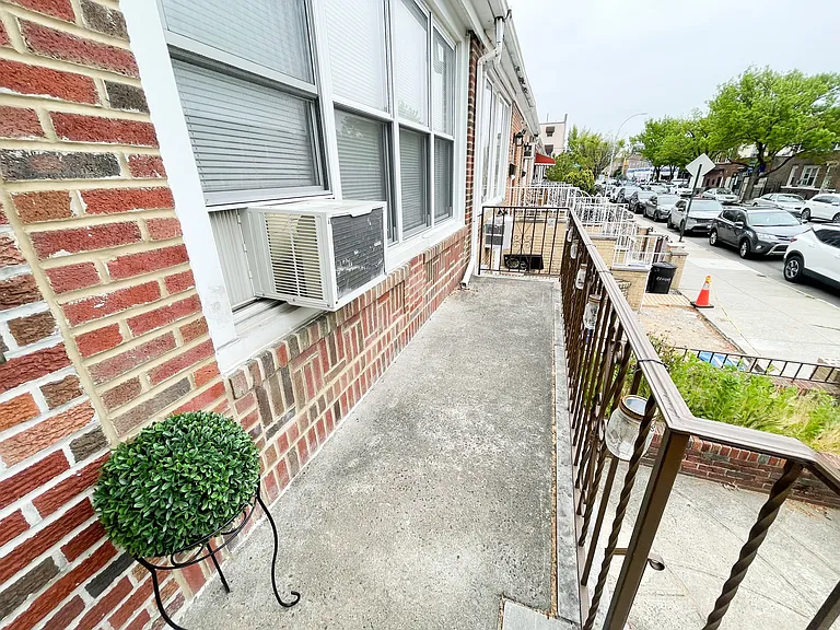 22-26 36th St #2F — Photo 8