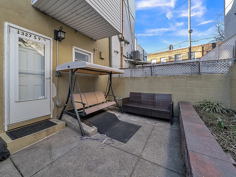 1327 S 9th St — Photo 30