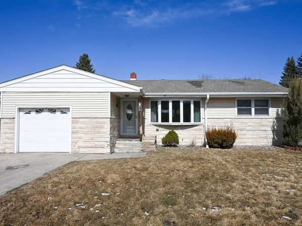 2210 9th Ave N, Grand Forks, ND 58203