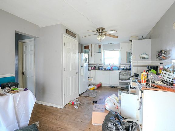 4th image of 355 N Washington St