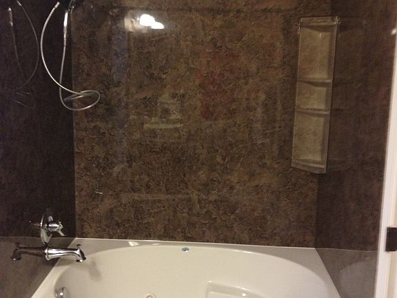 Master bath jacuzzi tub