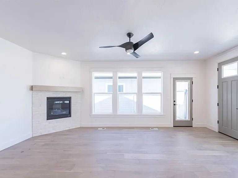 2203 E Hidcote St — Photo 8