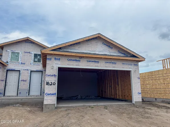 1820 Tobi Ln, Grand Forks, ND 58201