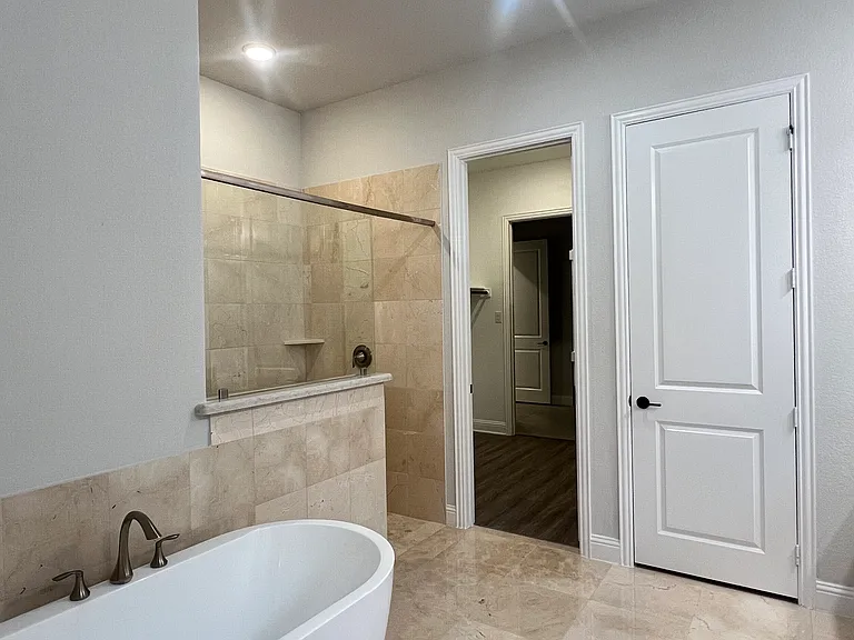 8137 Maybury — Photo 25