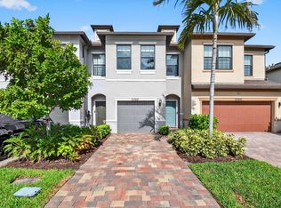 2362 Byron St, Palm Springs, FL 33406