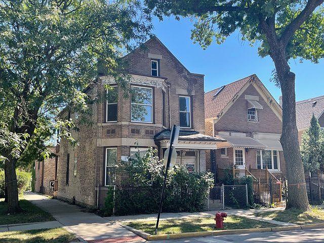1st image of 3121 N Washtenaw Ave Rear 3