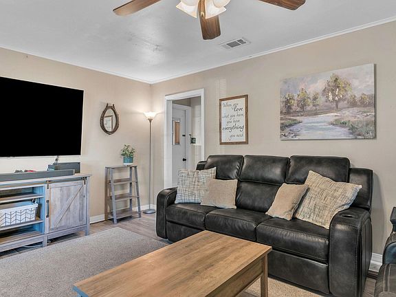 5th image of 1806 Clinton St