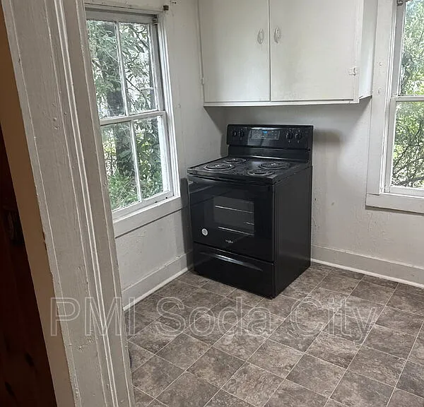 211 E Brooks St #F — Photo 8
