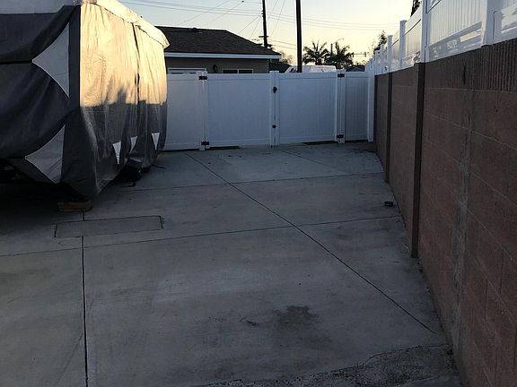 3rd image of 12225 Brookhaven St
