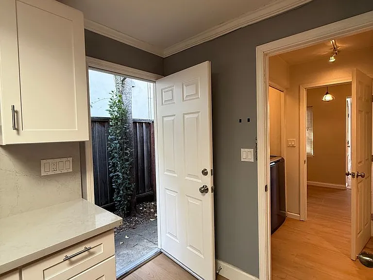 33 Mary Ct — Photo 10