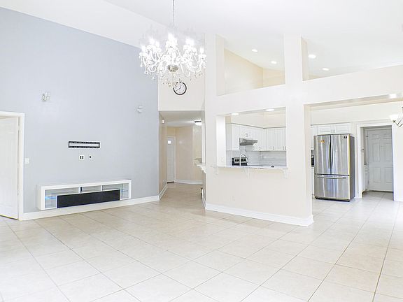 4th image of 160 Lady Palm Dr