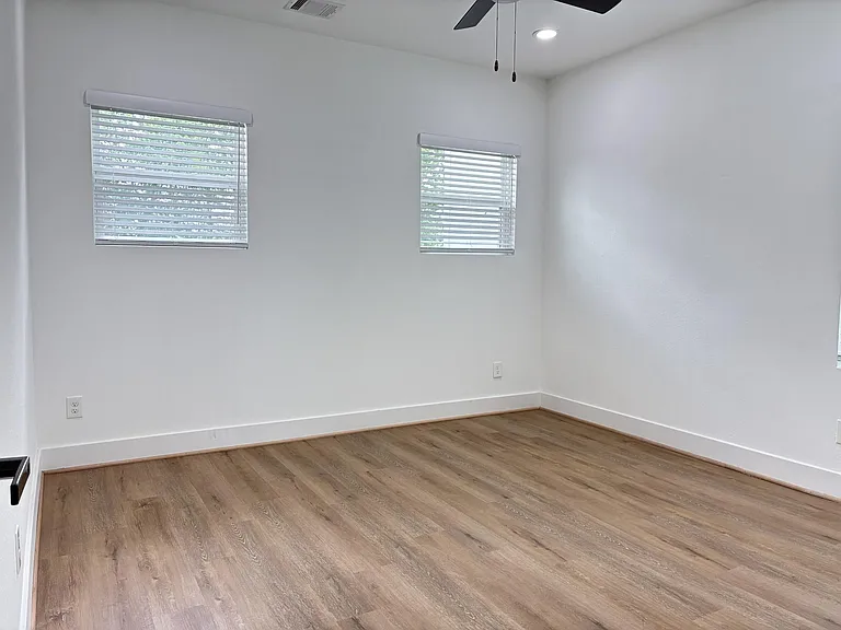 1404 E 31st St — Photo 11