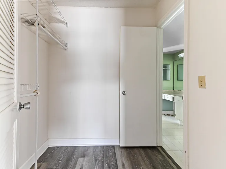 4080 Tivoli Ct #202 — Photo 20