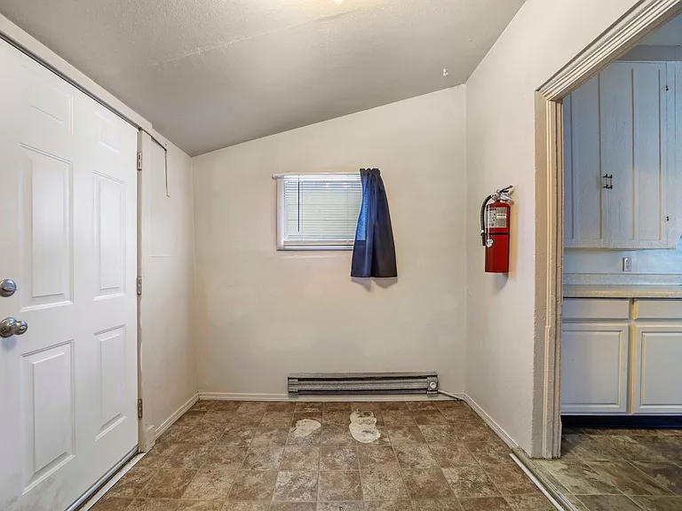1843 Overland Ave — Photo 8