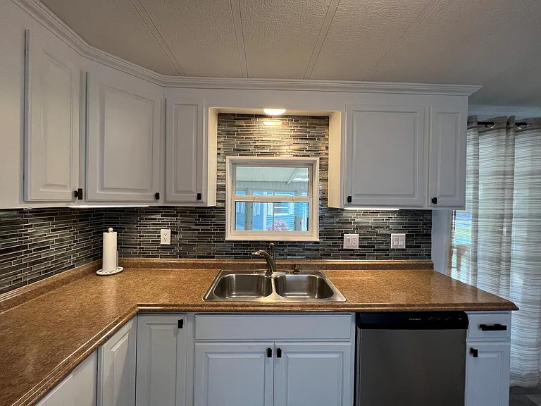 704 Palm Frond Ct — Photo 3