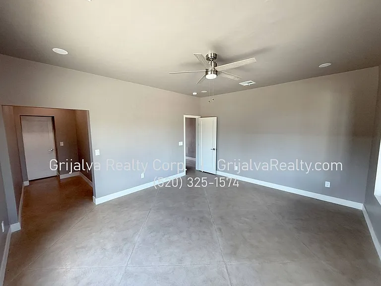 3861 3rd — Photo 36