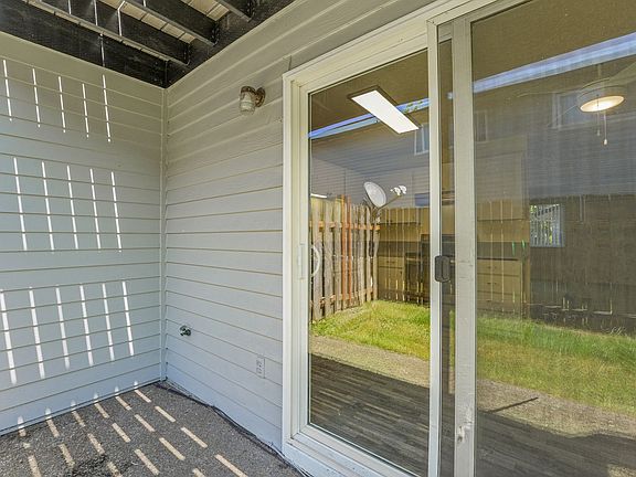 2nd image of 1038 NE 21st Ave #122-0011