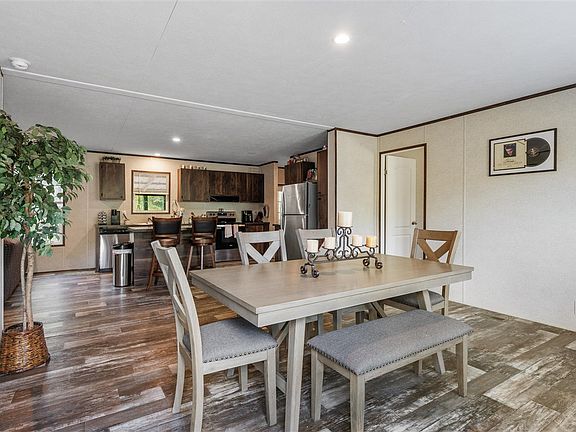 3rd image of 85 Willow Branch Rd