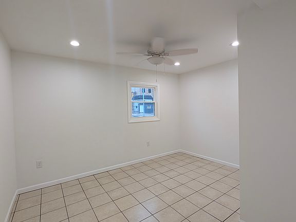 4th image of 3900 Reisterstown Rd #B