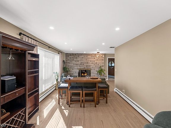 3rd image of 304 River Rd