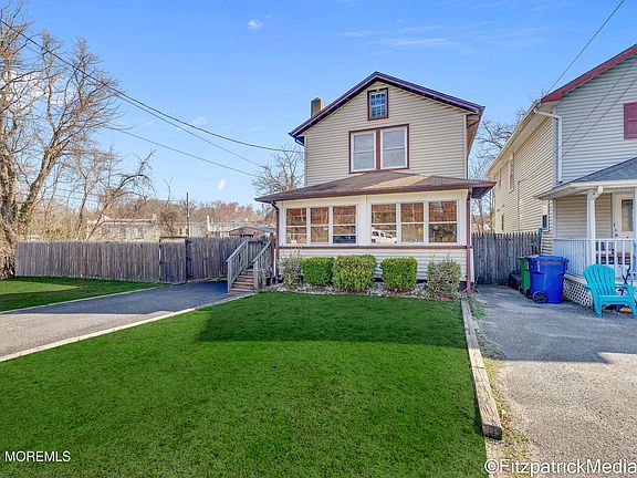 2nd image of 543 N Riverside Drive