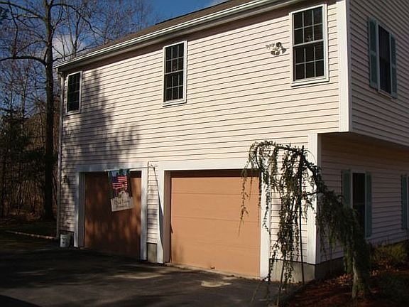4th image of 16 Edward Dr
