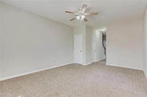 3 bed, 2.5 bath, 1556 sqft, $2,000 — Photo 3
