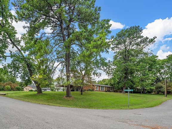 3rd image of 276 Clovernook Dr