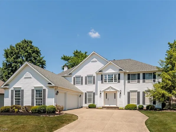 16369 Academy Dr, Strongsville, OH 44149