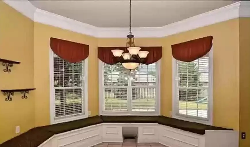 4 bed, 3100 sqft, $2,390 — Photo 4