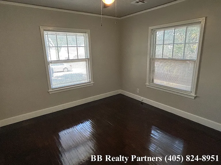 3328 E 6th St — Photo 12