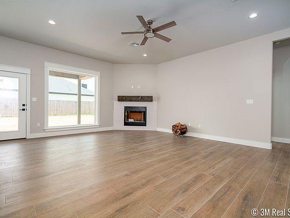 3rd image of 5201 Royal Oak Dr