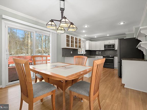 3rd image of 3300 Roscommon Dr