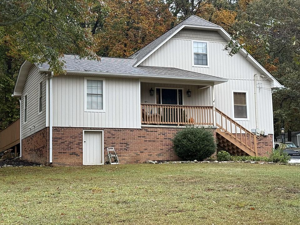 1st image of 208 Fairhill Dr NE