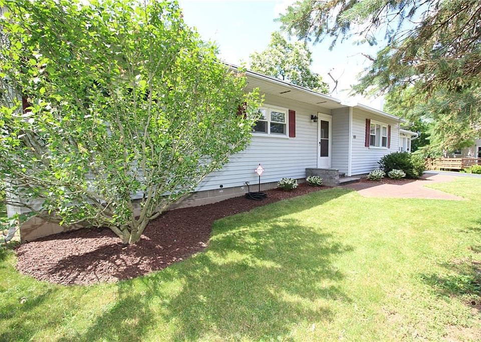 1st image of 101 Green Clover Dr