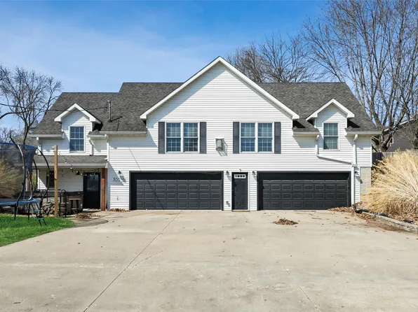 300 1/2 W Park Ave, Runnells, IA 50237