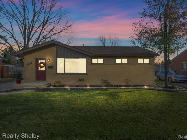 21256 Danbury St, Clinton Township, MI 48035