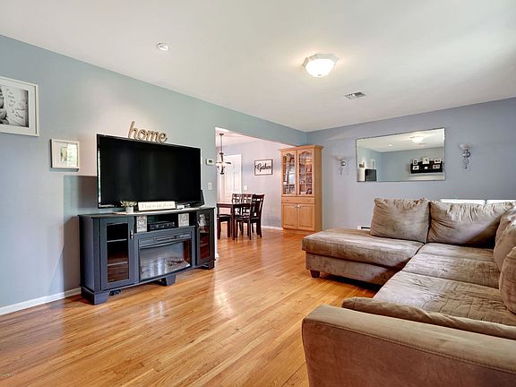 2nd image of 21 Shady Nook Dr