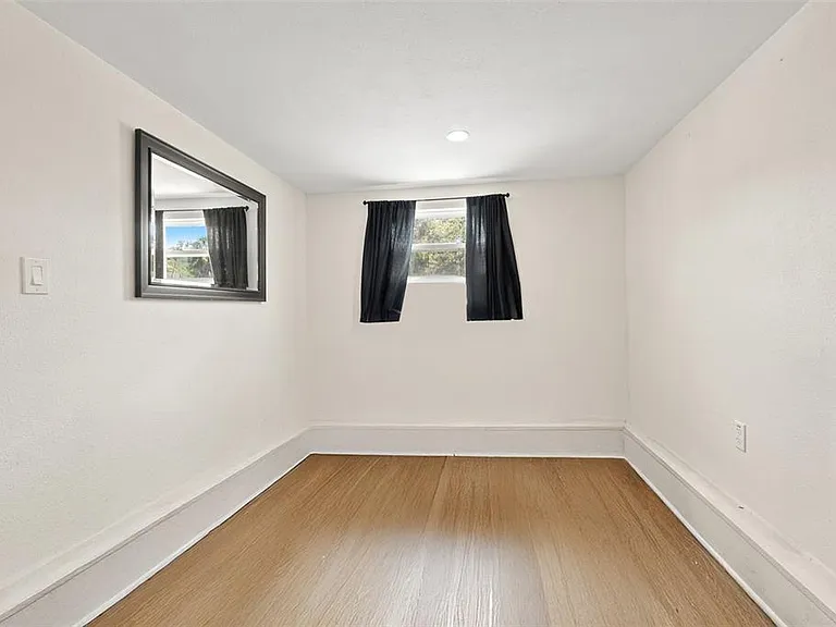 2501 1/2 Oakdale St S #2 — Photo 8