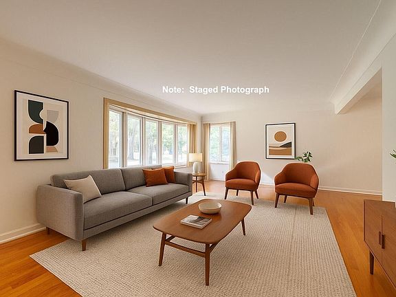 2nd image of 3224 Lakewood Dr