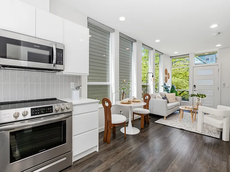 2327 E Denny Way — Photo 15