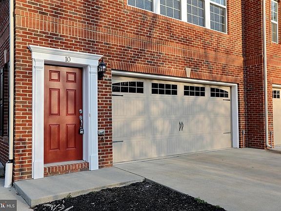 2nd image of 10 Charles Overlook Ln