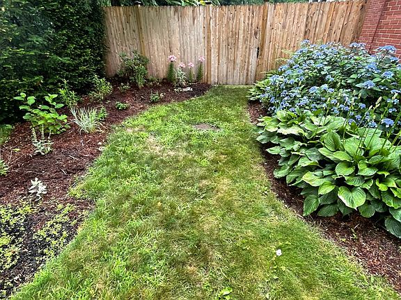 Side yard and privacy pence