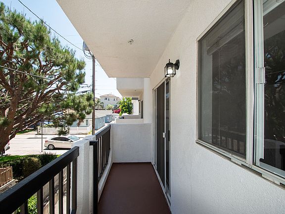 2nd image of 5002 Tujunga Ave APT 104