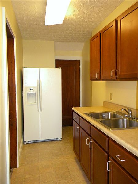 Kitchen (varies)