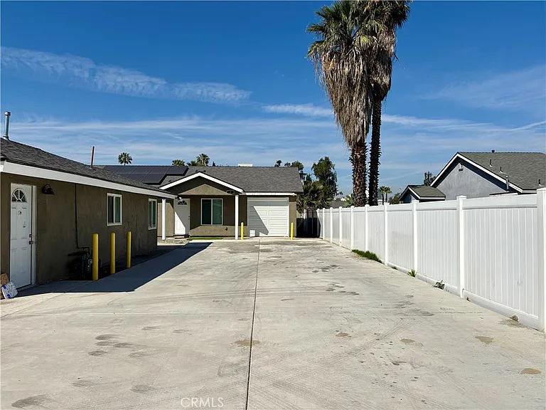 296 N Allen St — Photo 22